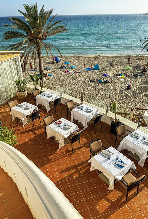 Outdoor seating at Restaurante Pintxos at the Secrets Mallorca Villamil. Outdoor seating at Restaurante Pintxos at the Secrets Mallorca Villamil.